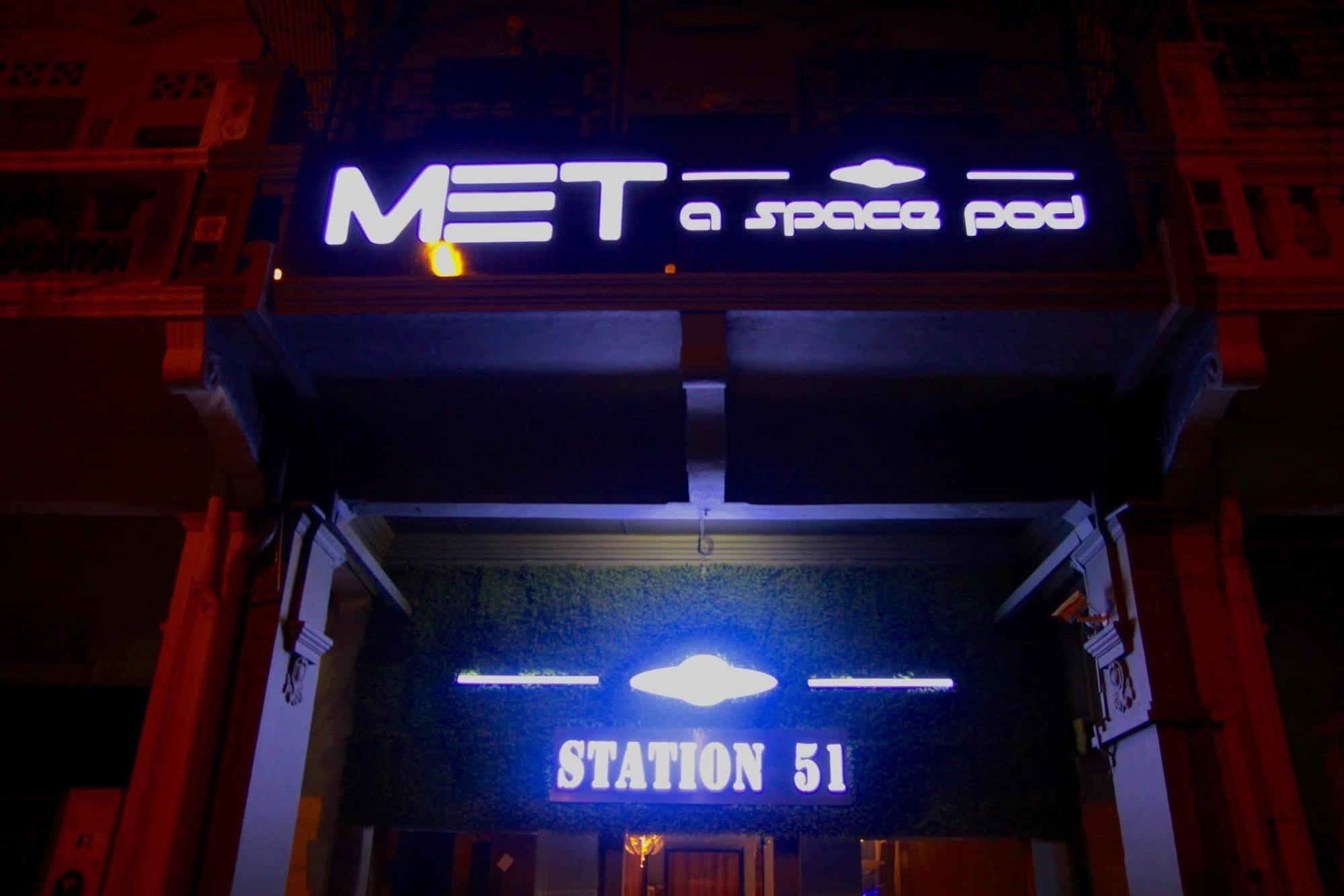 Met A Space Pod @ Little India Singapore Exteriör bild