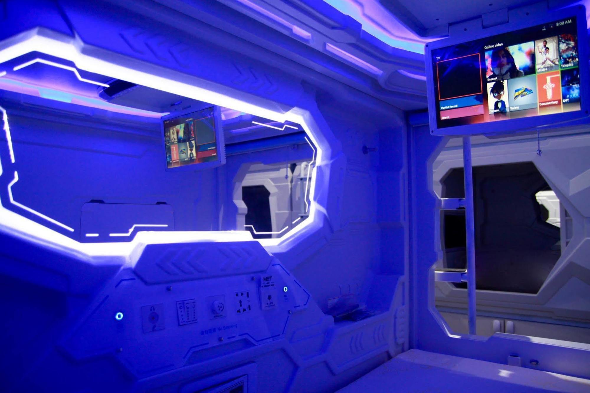 Met A Space Pod @ Little India Singapore Exteriör bild