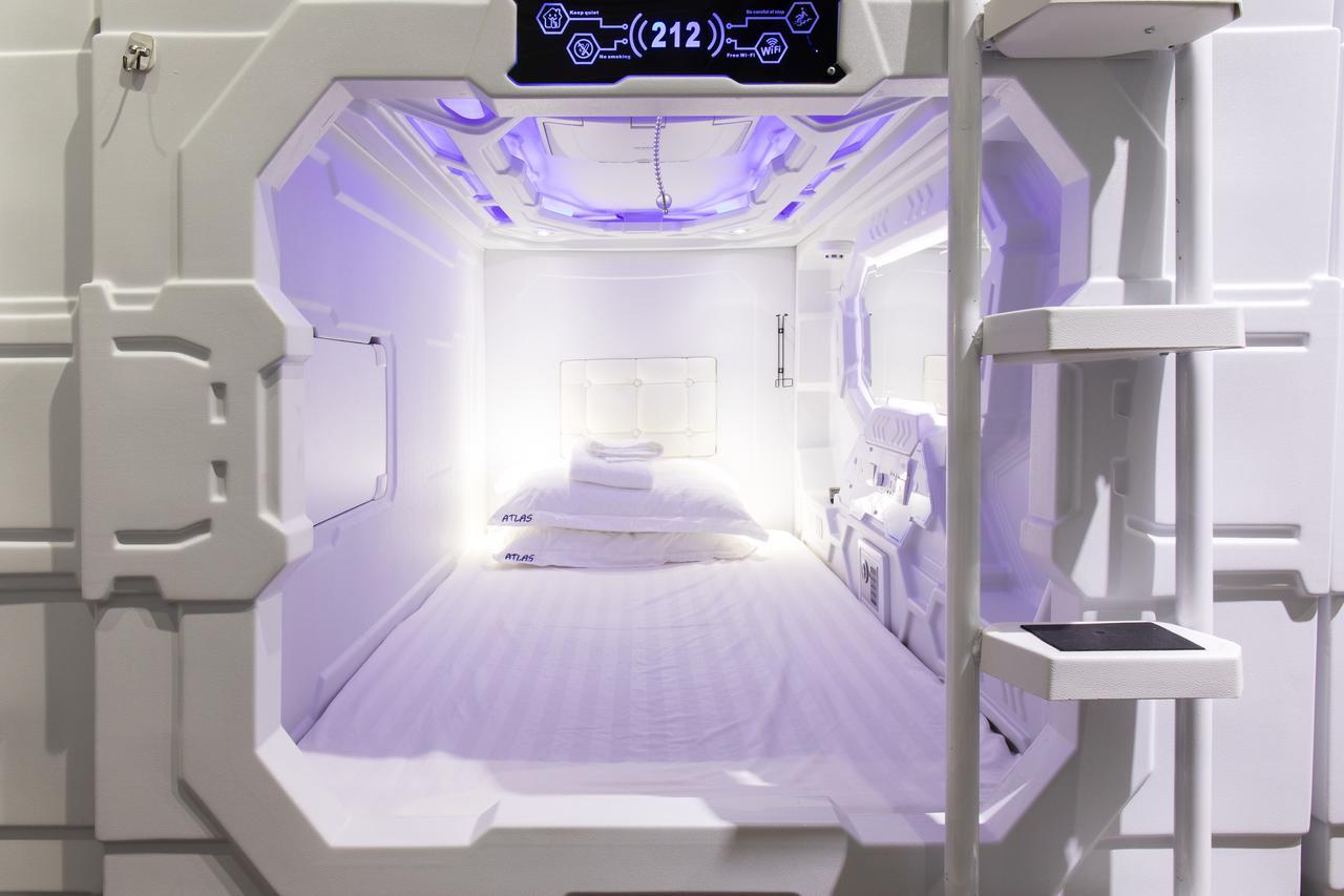 Met A Space Pod @ Little India Singapore Exteriör bild