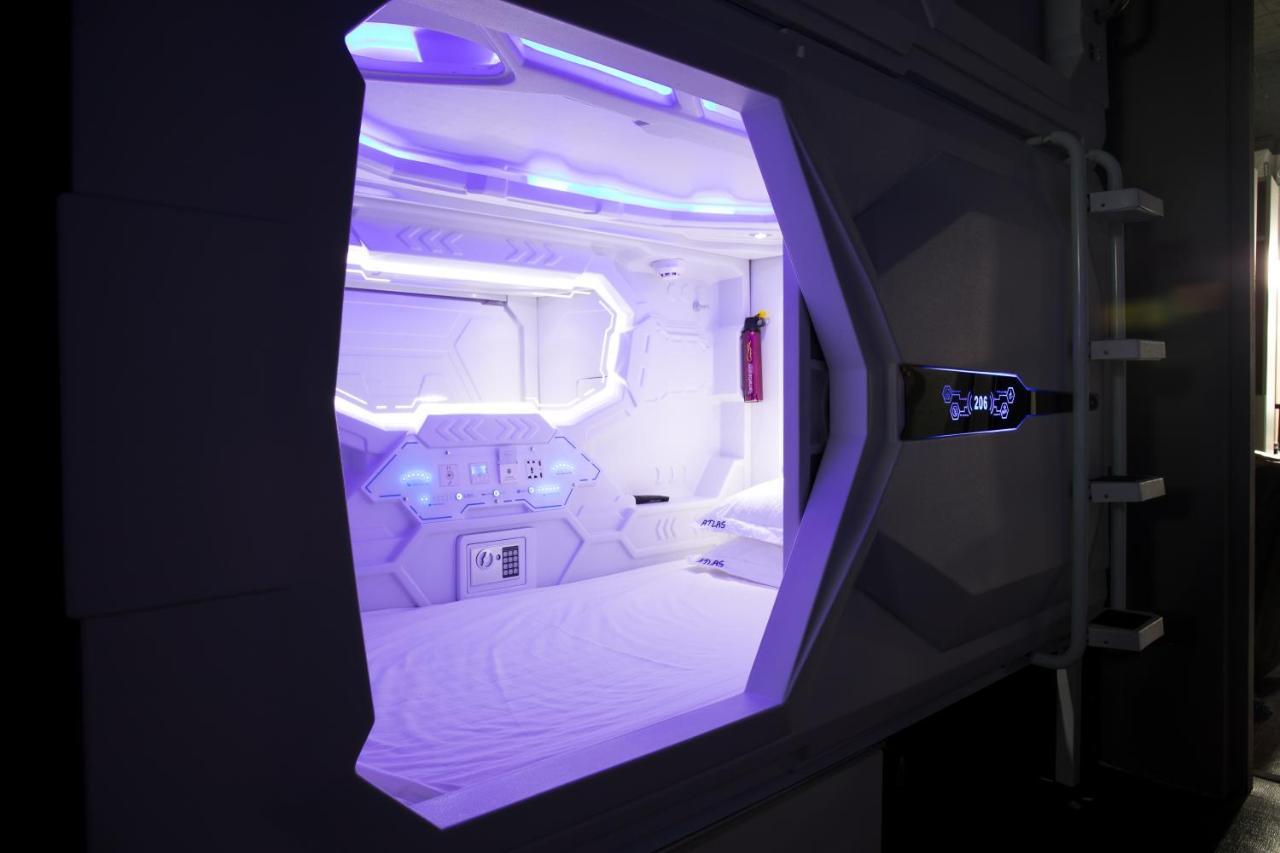 Met A Space Pod @ Little India Singapore Exteriör bild